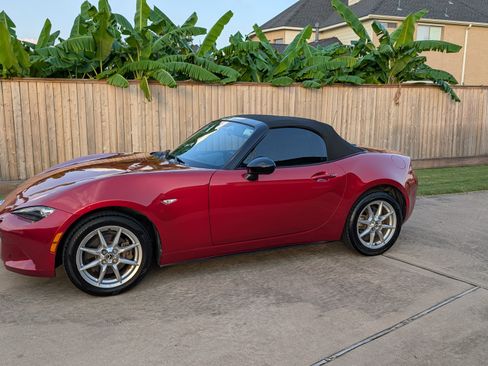 Used 2017 MAZDA MX-5 Miata Sport image 2