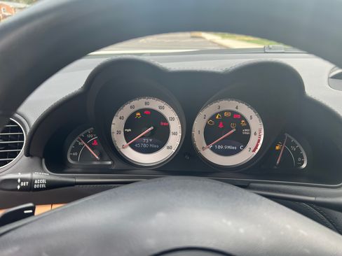 Used 2011 Mercedes-Benz SL 550 image 8