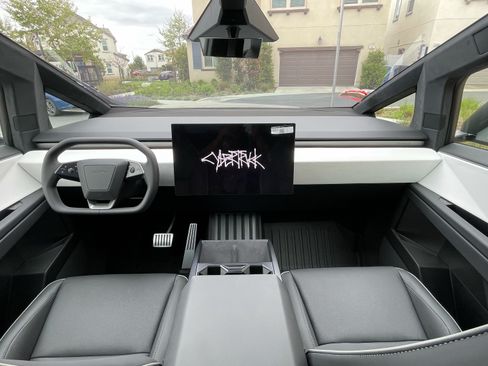 Used 2024 Tesla Cybertruck AWD Crew Cab image 15