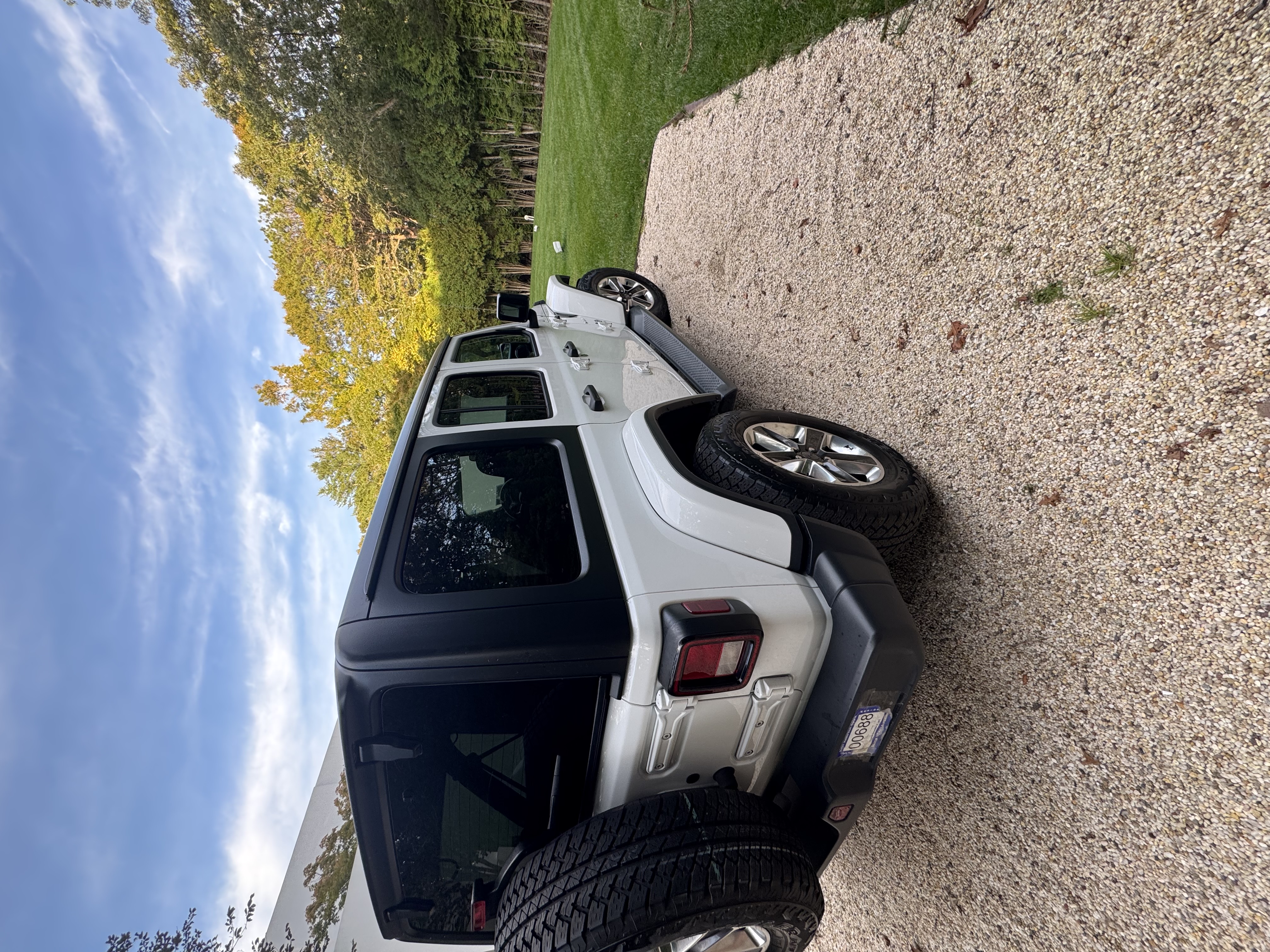 Used 2019 Jeep Wrangler Unlimited Sahara w/ Dual Top Group AWD/4WD image 4