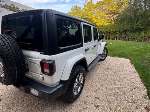 Used 2019 Jeep Wrangler Unlimited Sahara w/ Dual Top Group image 4