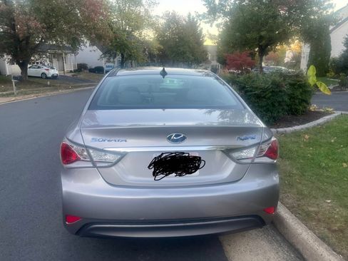 Used 2012 Hyundai Sonata Hybrid Sedan 4D w/ Ultimate Pkg image 8