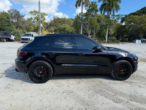 Used 2018 Porsche Macan Turbo image 2