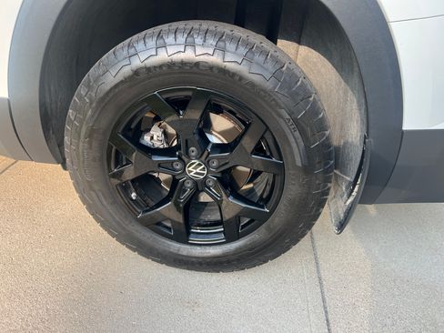 Used 2024 Volkswagen Atlas Peak Edition SE AWD/4WD image 6