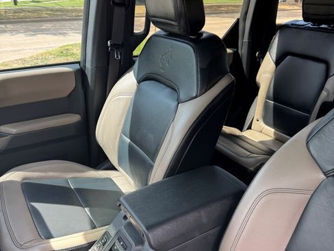 Used 2023 Ford Bronco Wildtrak image 5