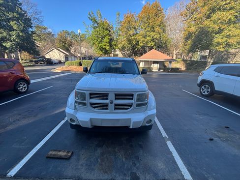 Used 2011 Dodge Nitro Heat w/ Trailer Tow Group image 2