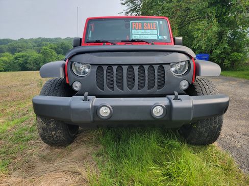 Used 2016 Jeep Wrangler Unlimited Sport w/ Connectivity Group image 8