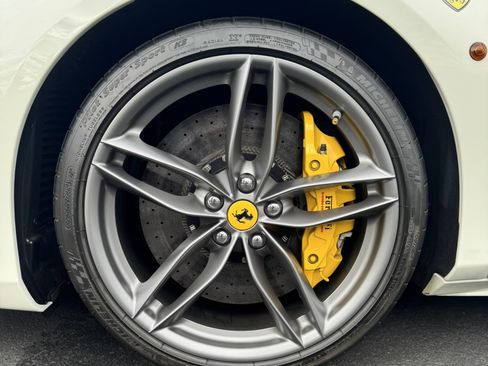 Used 2019 Ferrari 488 GTB RWD image 2