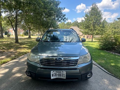 Used 2010 Subaru Forester 2.5X Limited AWD/4WD image 4