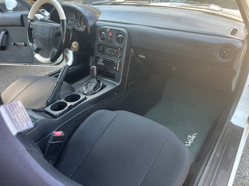 Used 1993 MAZDA MX-5 Miata RWD image 9