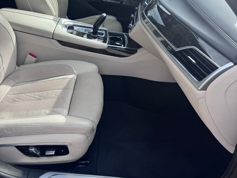 Used 2017 BMW 750i xDrive image 17