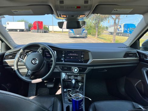 Used 2020 Volkswagen Jetta SEL Premium image 4