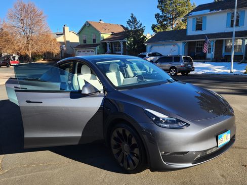 Used 2023 Tesla Model Y Performance image 8