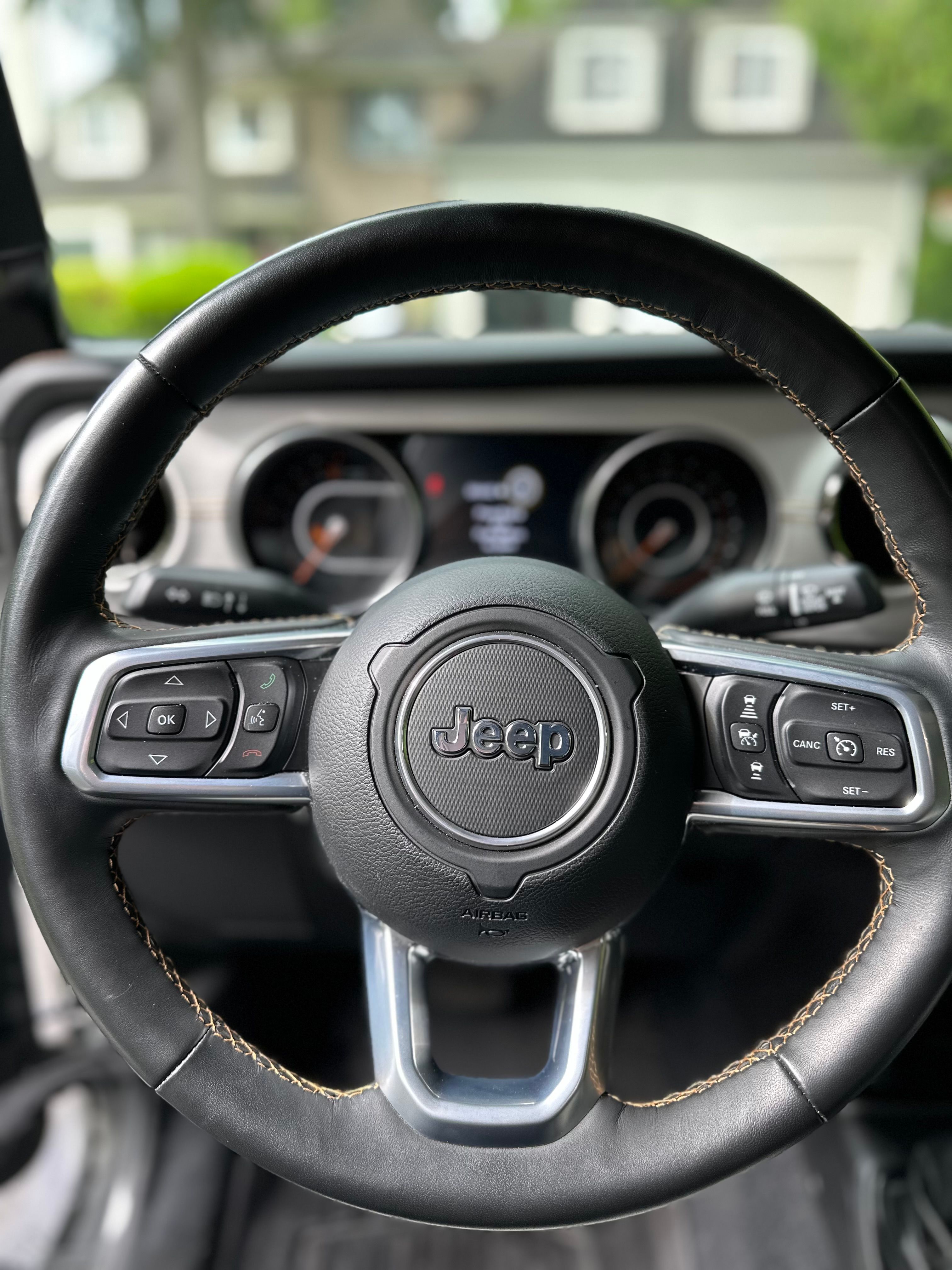Used 2022 Jeep Gladiator Overland AWD/4WD image 12
