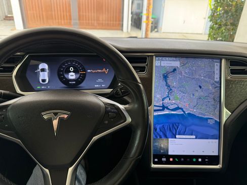 Used 2014 Tesla Model S P85 image 10