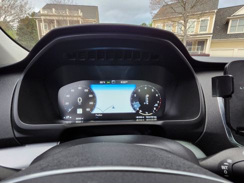 Used 2018 Volvo XC90 T6 Momentum w/ Convenience Package image 9