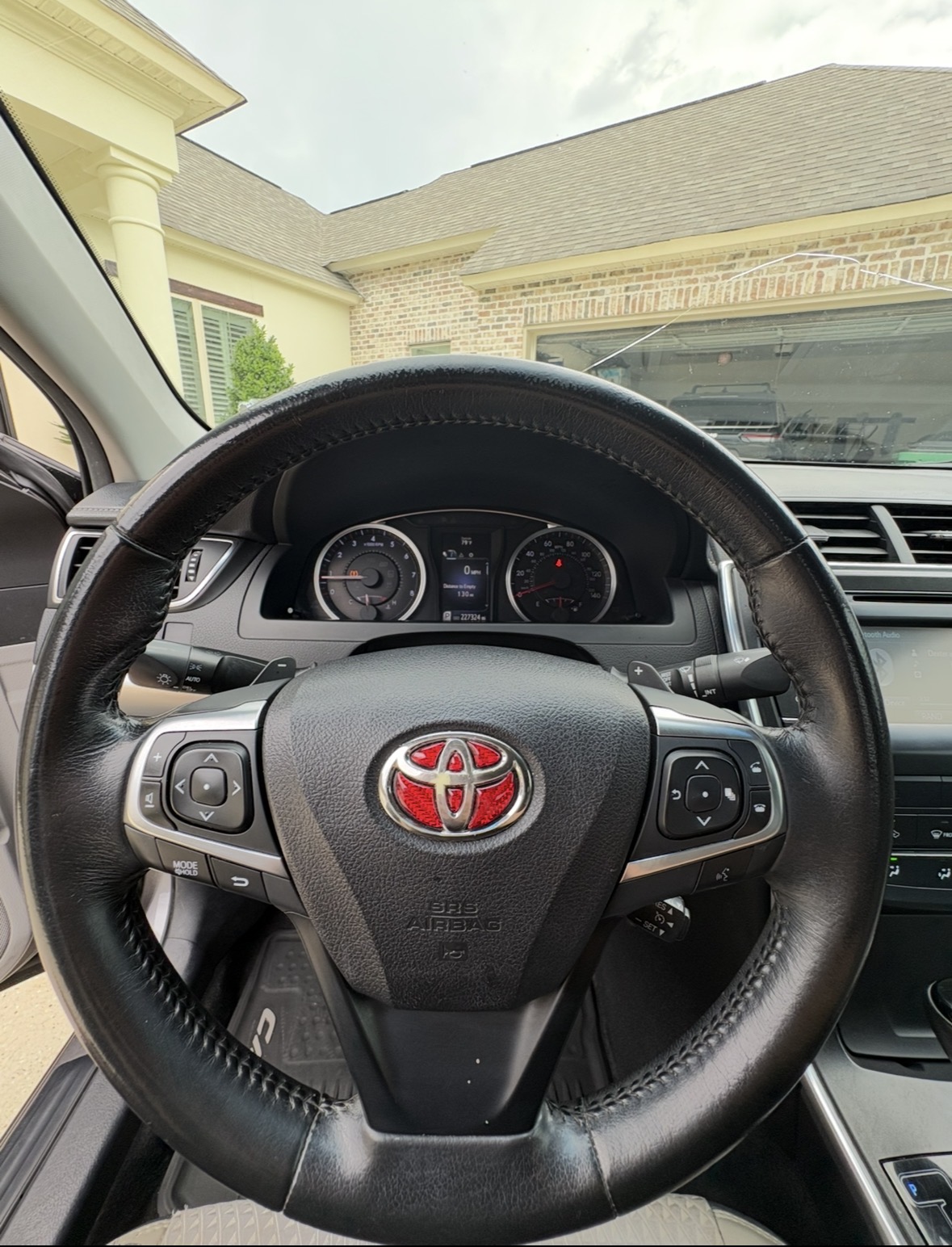 Used 2015 Toyota Camry SE w/ Moonroof Package FWD image 13