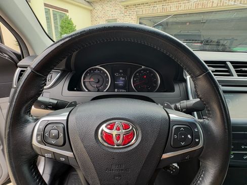 Used 2015 Toyota Camry SE w/ Moonroof Package FWD image 13