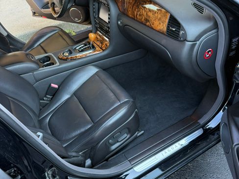 Used 2004 Jaguar XJ8 RWD image 20
