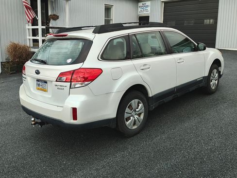 Used 2011 Subaru Outback 2.5i image 8