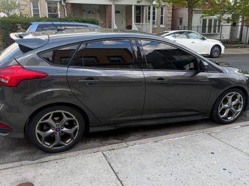 Used 2017 Ford Focus ST FWD image 18