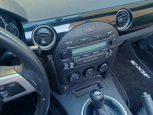 Used 2007 MAZDA MX-5 Miata Sport w/ Convenience Pkg image 11