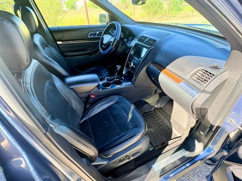 Used 2019 Ford Explorer Limited w/ Class III Trailer Tow Package FWD image 16