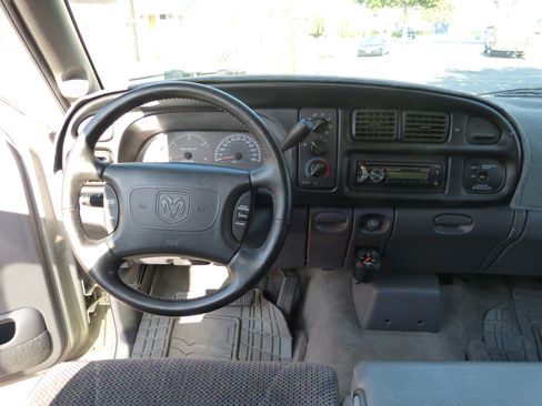 Used 1998 Dodge Ram 2500 Truck 2WD Quad Cab image 4