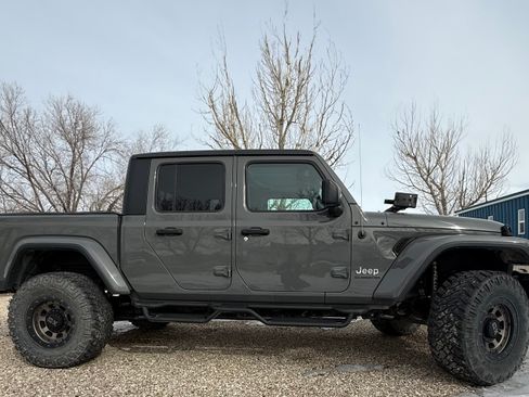 Used 2020 Jeep Gladiator Overland image 1