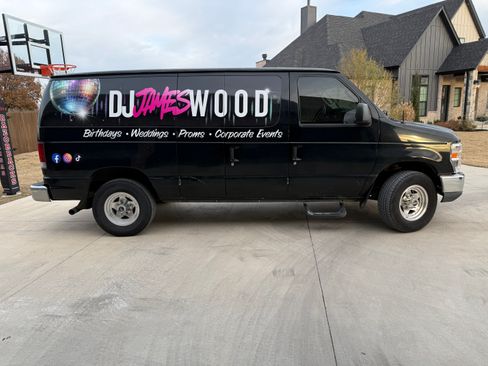 Used 2009 Ford E-350 and Econoline 350 Super Duty image 2