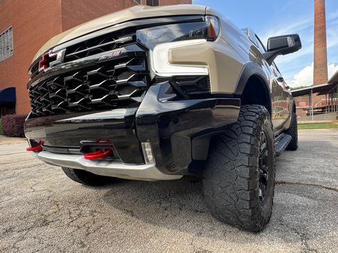 Used 2022 Chevrolet Silverado 1500 ZR2 w/ Technology Package AWD/4WD image 1