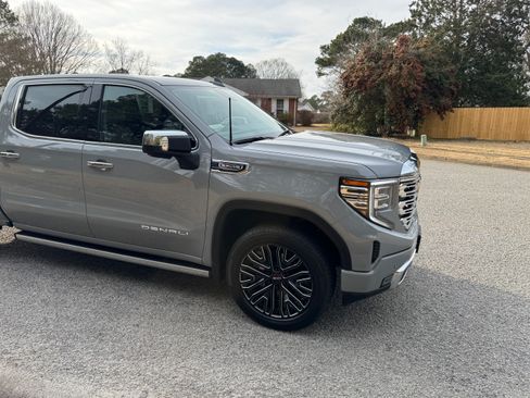 Used 2025 GMC Sierra 1500 Denali image 5