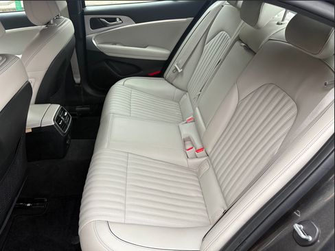 Used 2023 Genesis G70 2.0T w/ Sport Prestige Package image 10