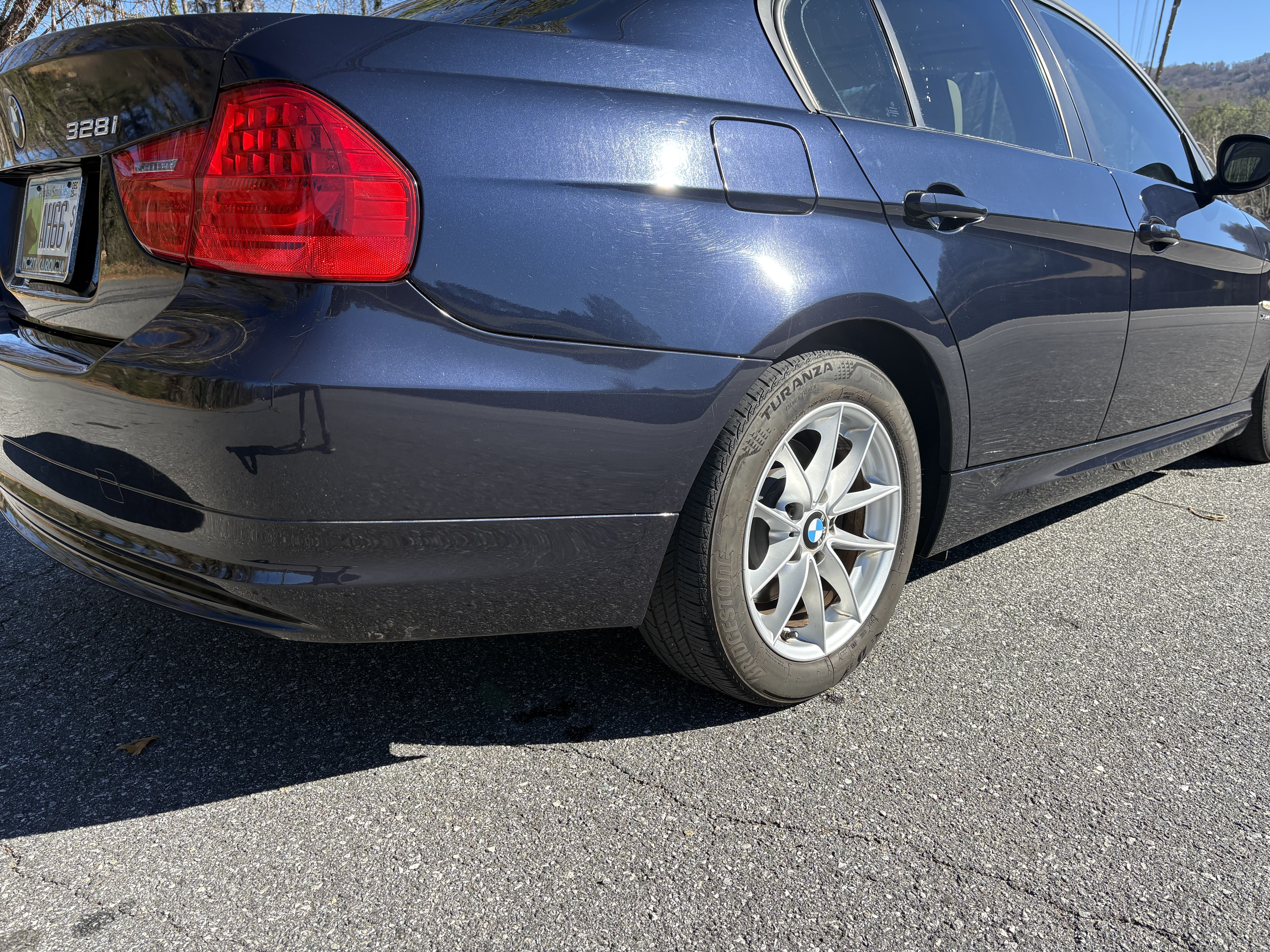 Used 2010 BMW 328i xDrive Sedan AWD/4WD image 5