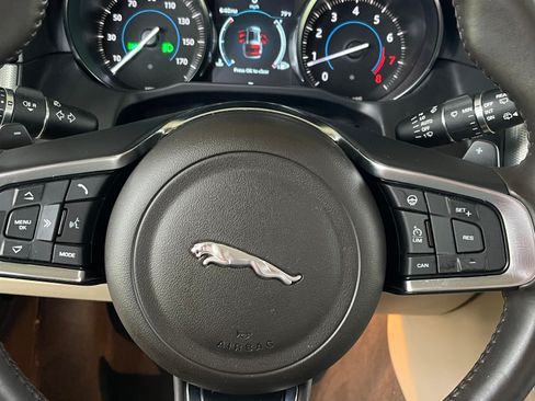 Used 2020 Jaguar XF Prestige image 31