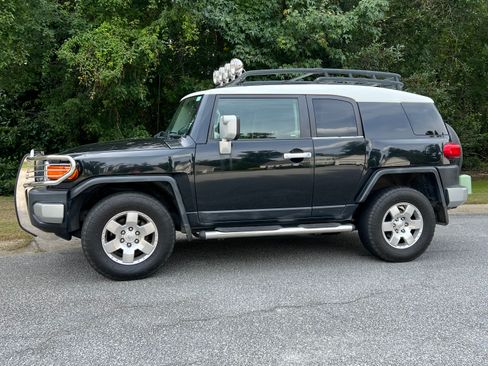 Used 2007 Toyota FJ Cruiser 4WD image 2