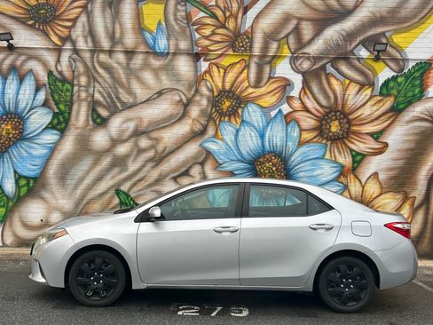 Used 2014 Toyota Corolla LE image 1