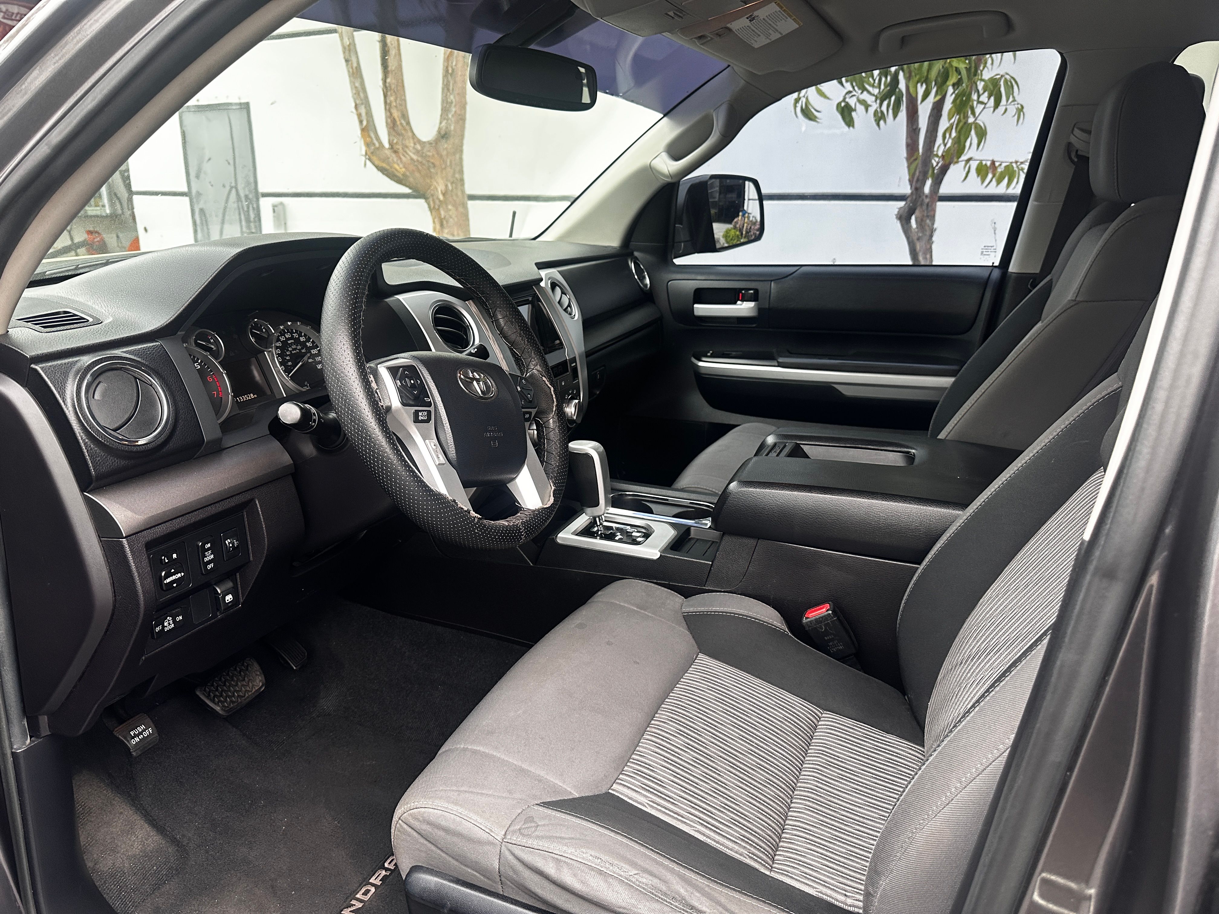 Used 2016 Toyota Tundra SR5 w/ SR5 Upgrade Package AWD/4WD image 8