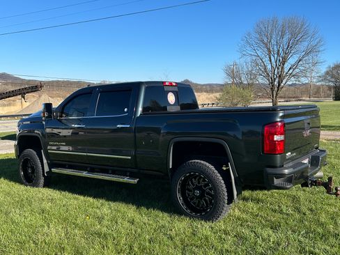 Used 2018 GMC Sierra 2500 Denali w/ Duramax Plus Package image 2