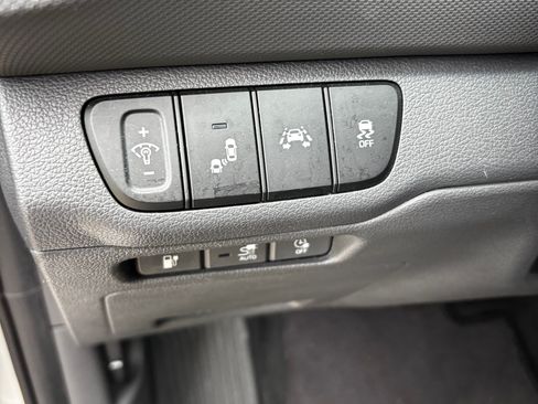 Used 2019 Hyundai Ioniq Limited FWD image 22