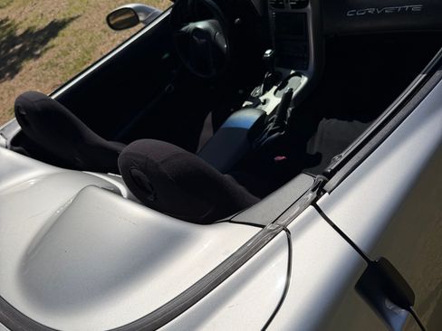 Used 2005 Chevrolet Corvette Convertible w/ Preferred Equipment Group RWD image 9