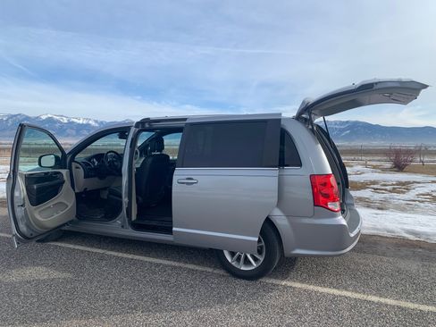 Used 2020 Dodge Grand Caravan SXT FWD image 5