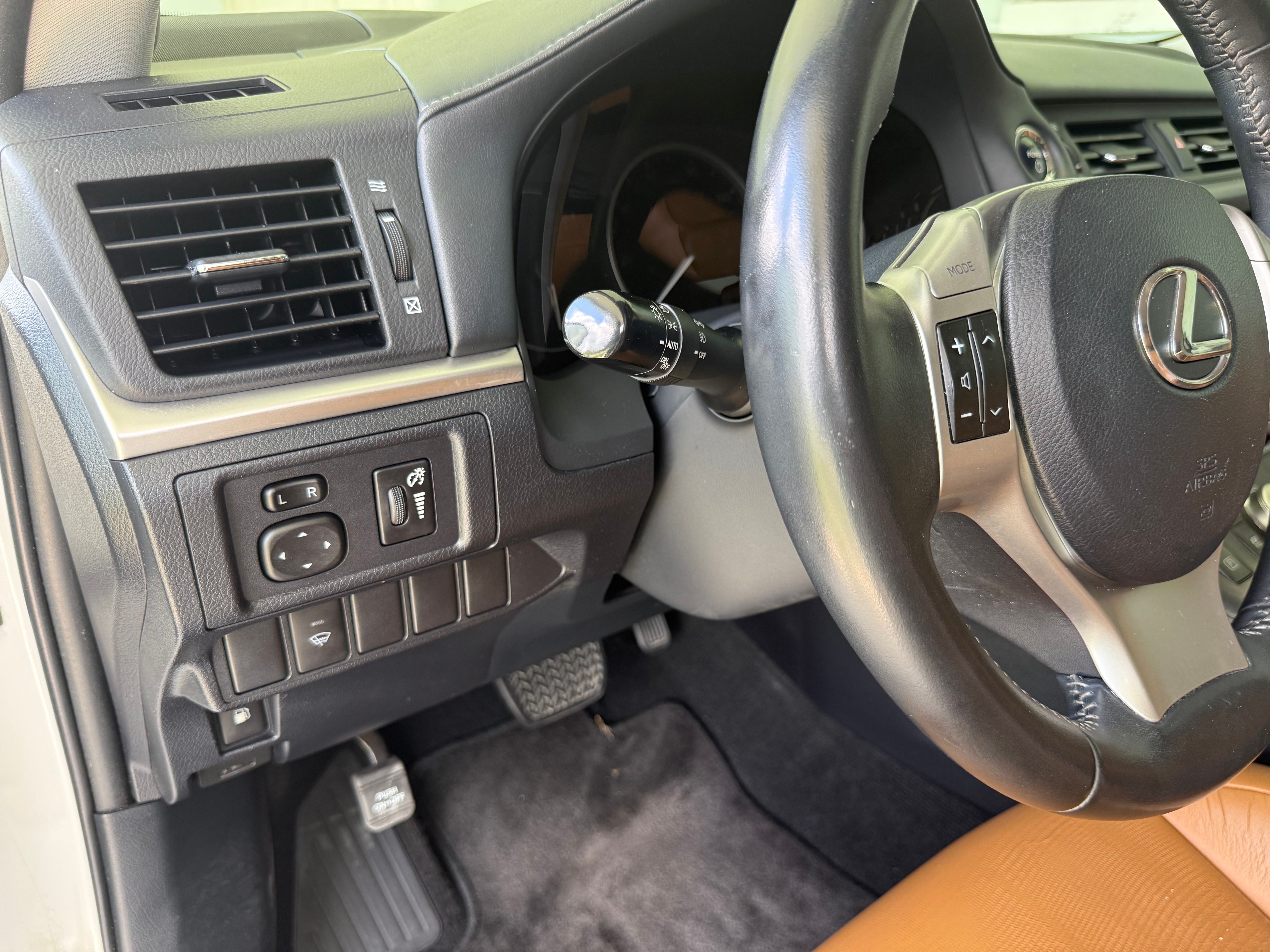 Used 2013 Lexus CT 200h w/ Premium Pkg w/Backup Camera FWD image 32