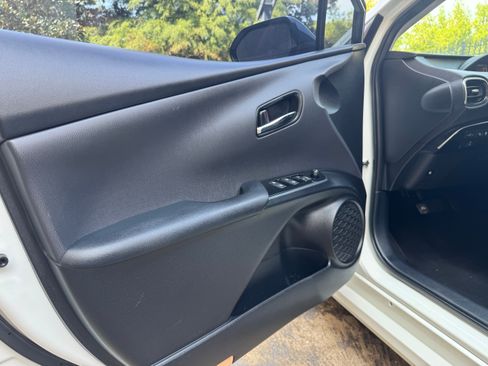 Used 2017 Toyota Prius Two image 21