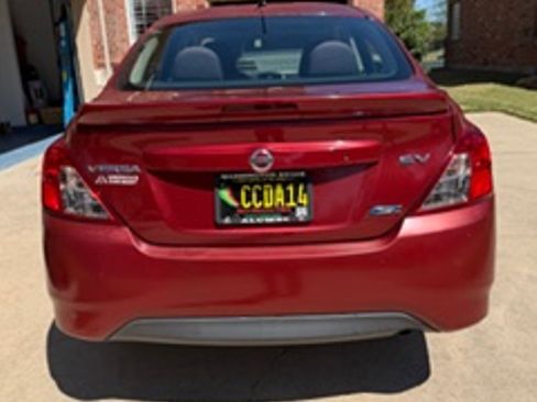 Used 2016 Nissan Versa SV image 4