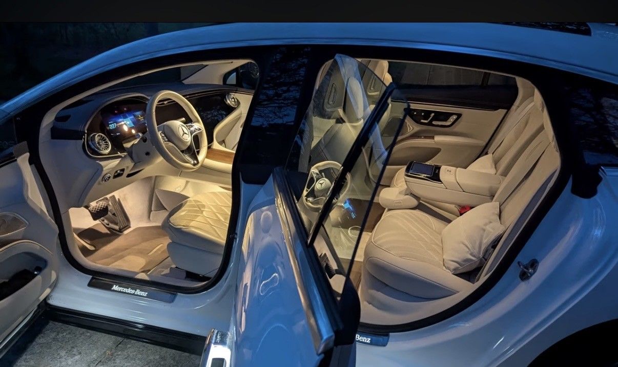 Used 2022 Mercedes-Benz EQS 580 4MATIC Sedan image 4