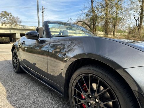 Used 2017 MAZDA MX-5 Miata Club w/ Brembo/BBS Package image 9