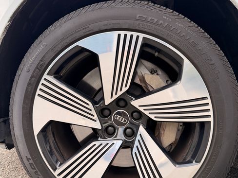 Used 2021 Audi e-tron Prestige w/ Prestige Package image 20