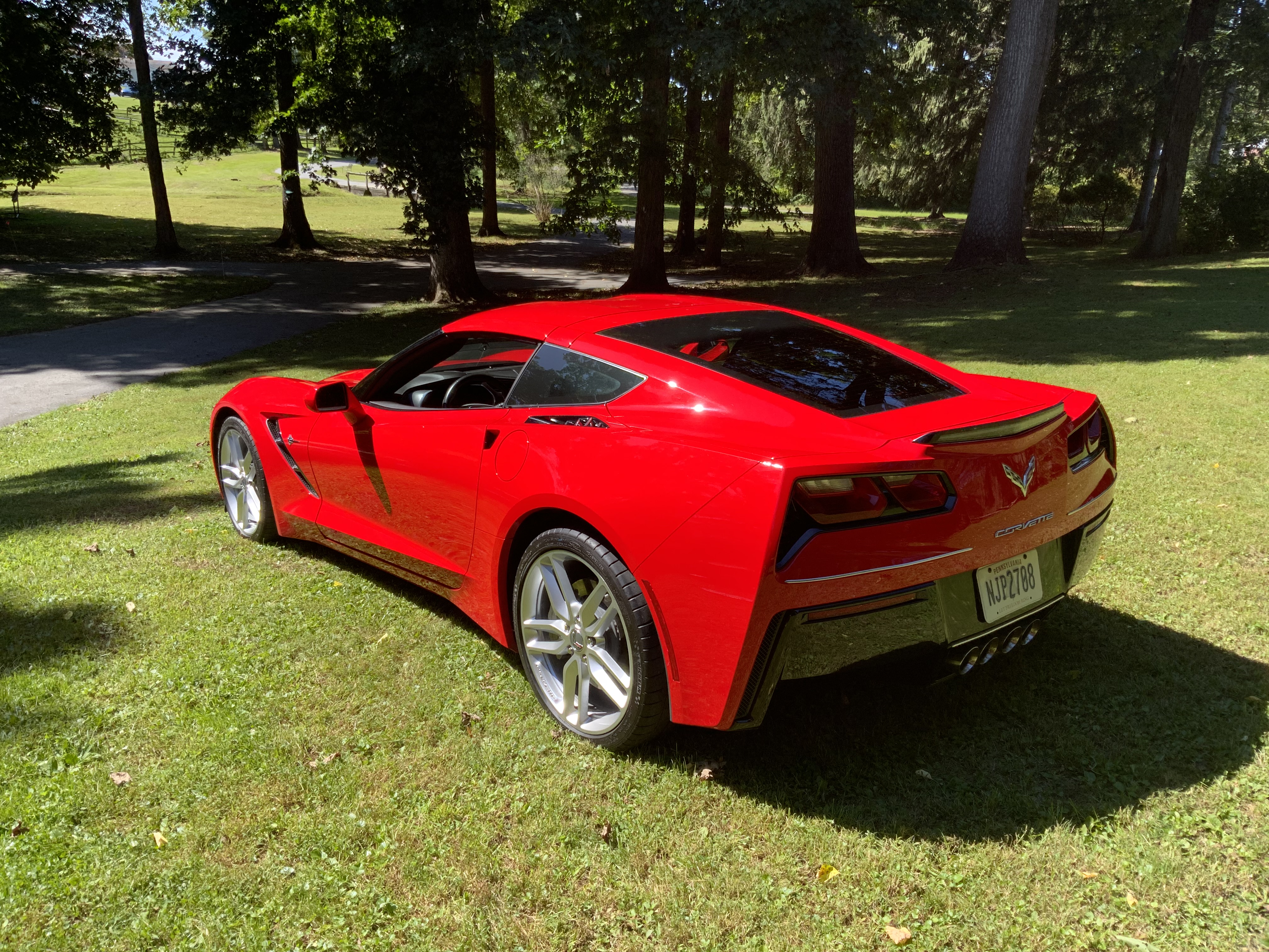 Used 2019 Chevrolet Corvette Stingray Coupe w/ 1LT RWD image 13