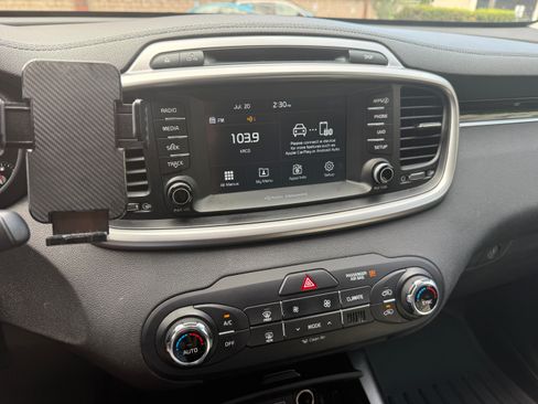 Used 2018 Kia Sorento FWD image 13